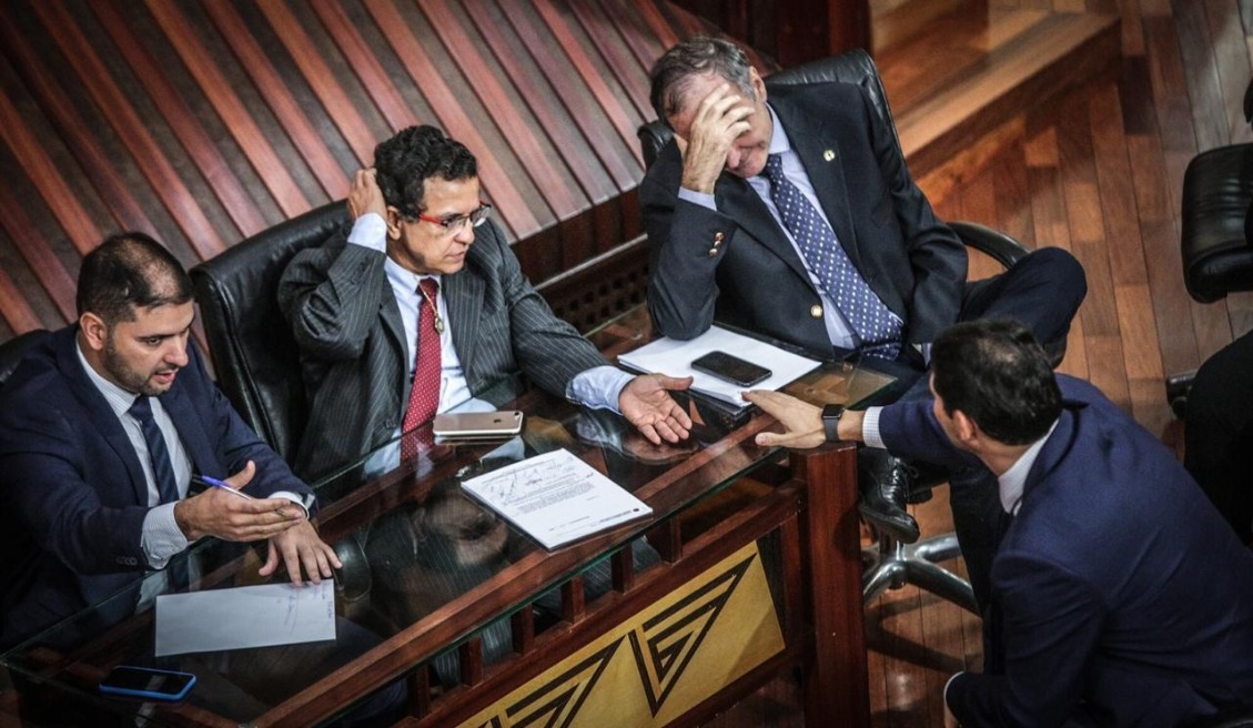 Exoneração de apadrinhados políticos causou desgaste entre o governo e sua base na Assembleia